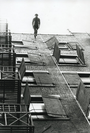   Peter Moore, Trisha Brown’s Man Walking Down the Side of a Building, 80 Wooster St., New York, 1970. Courtesy: © Barbara Moore, DACS, London