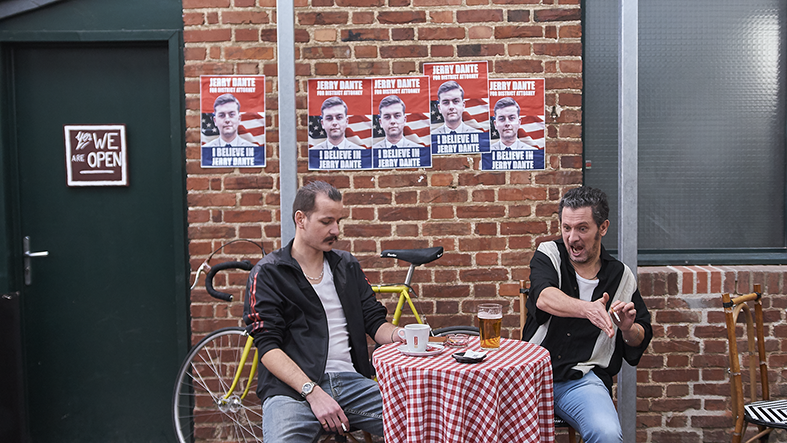 Dans La Cosca, les conversations s'animent très vite...