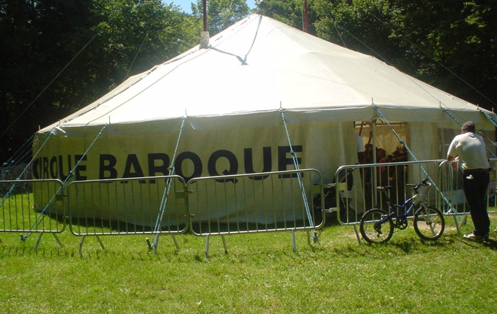 le chapiteau du Cirque Baroque.JPG