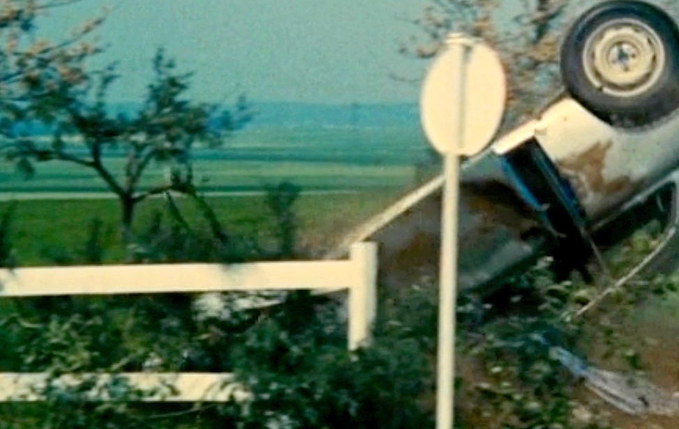 voiture en tonneau.jpg