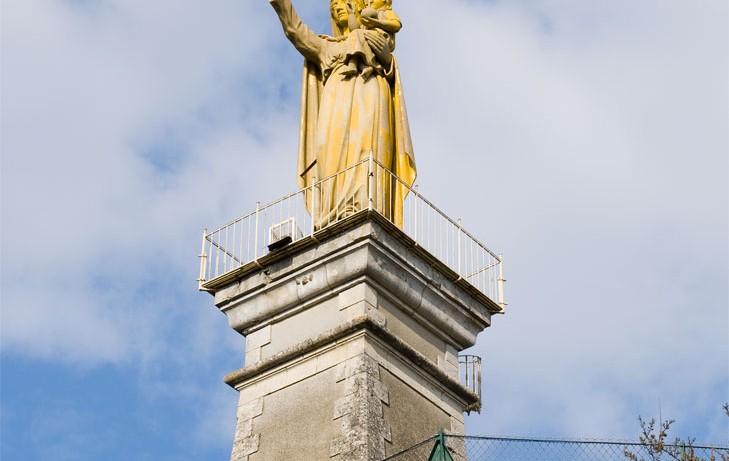 Poitiers-Statue_de_la_vierge.jpg