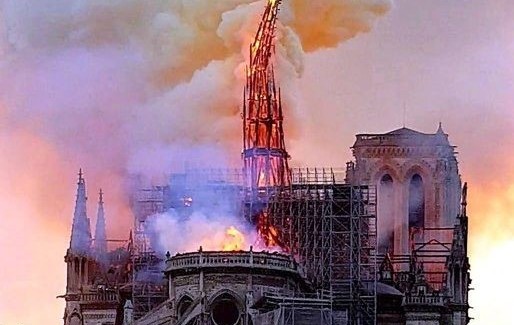 Flèche Notre-Dame coupée.jpg