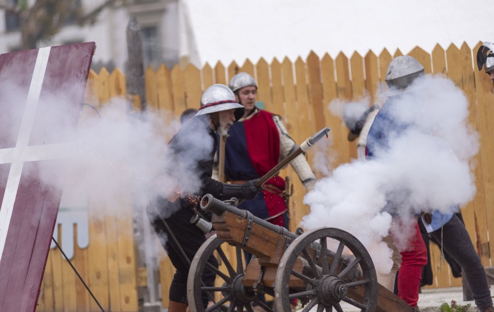 l-artillerie-n-a-pas-lesine-sur-les-moyens-pour-percer-les-defences-adverses-photo-le-progres-michel-taffin-1569101468.jpg