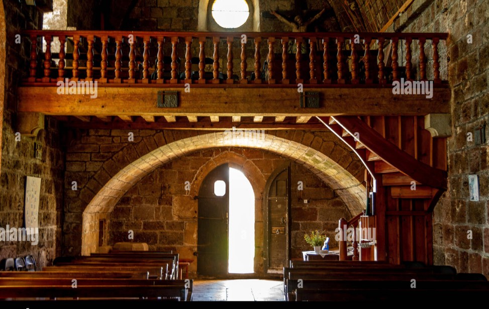 interieur-de-l-eglise-saint-paul-de-tartas-la-haute-loire-auvergne-rhone-alpes-france-europe-pj58k0.jpg