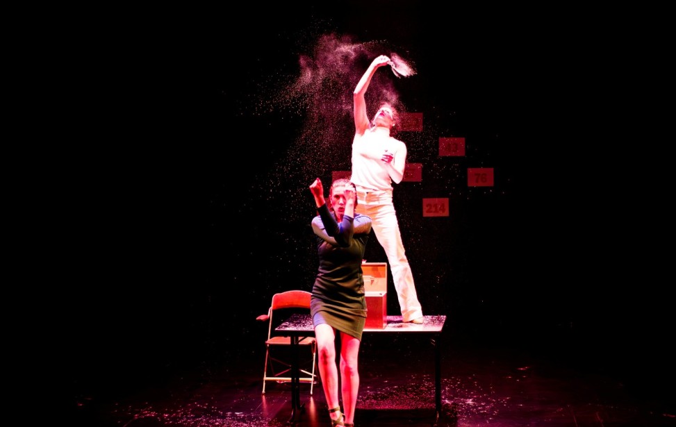 la honte conception, écriture et interprétation elise roth et léa roblot  ©marie charbonnier_3110271-enhanced-nr.jpg