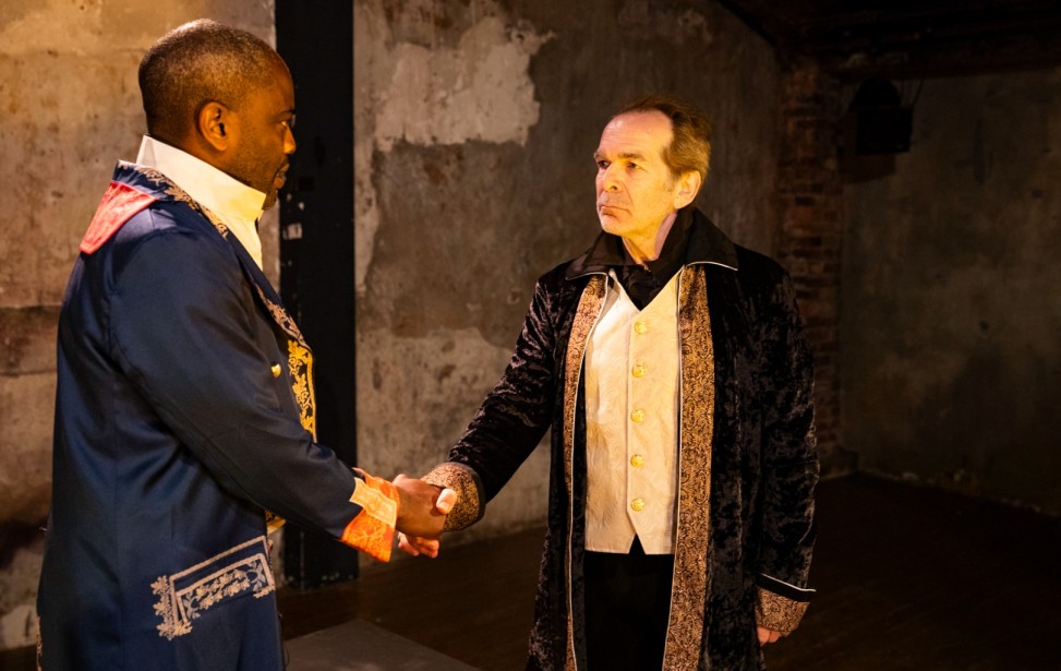 toussaint caffa poignée de main.jpg